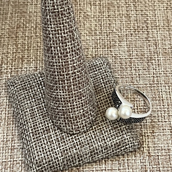 Sterling Silver Ring with Pearls Size 7.5 - Picture 3 of 4